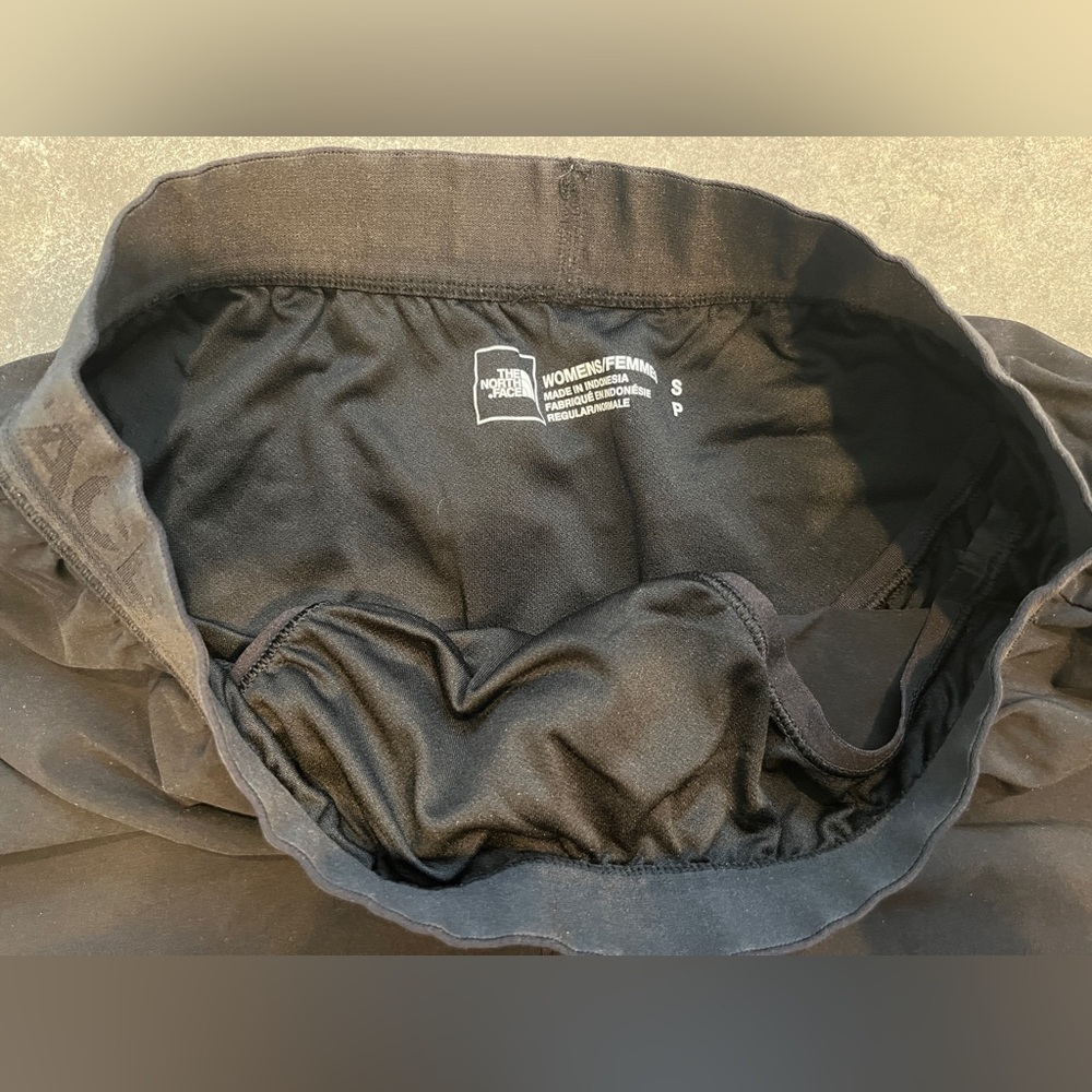 North Face Wonder Shorts - Picture 3 of 3
